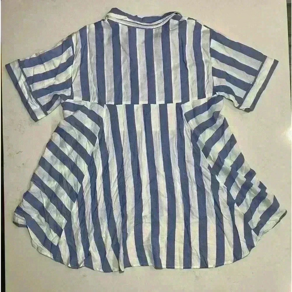 Vince Camuto High- Low button up top - Picture 5 of 7